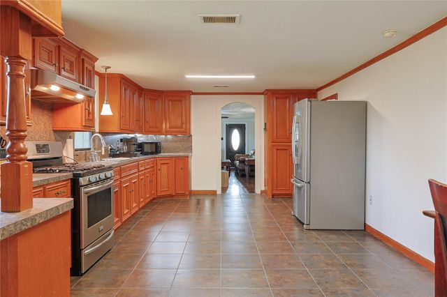 2410 Harris, Baytown, TX 77521