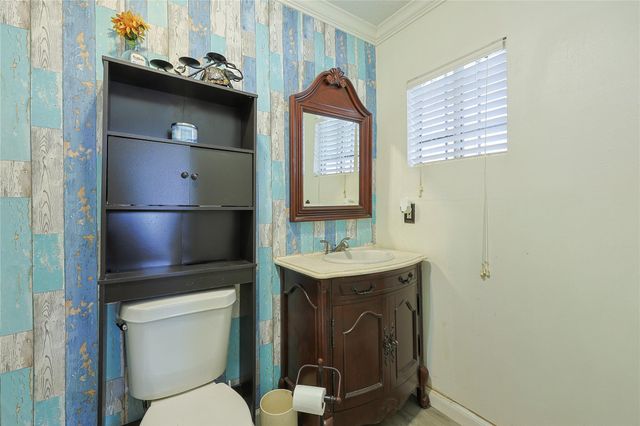 2410 Harris, Baytown, TX 77521