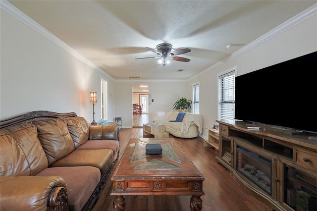 2410 Harris, Baytown, TX 77521