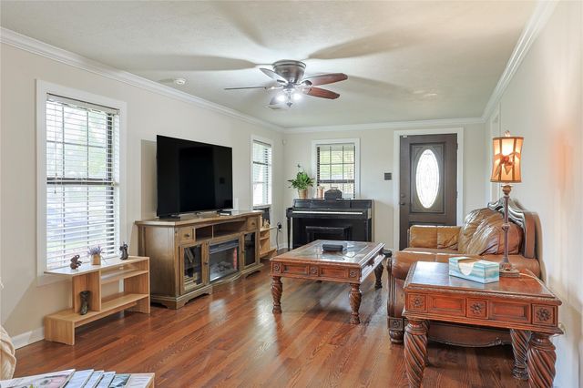 2410 Harris, Baytown, TX 77521