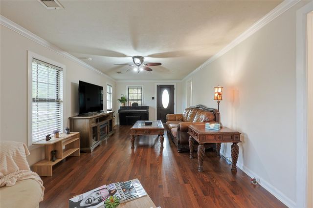 2410 Harris, Baytown, TX 77521