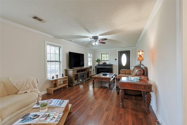 2410 Harris, Baytown, TX 77521