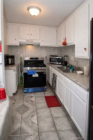 1001 E Grant Street, Santa Ana, CA 92701