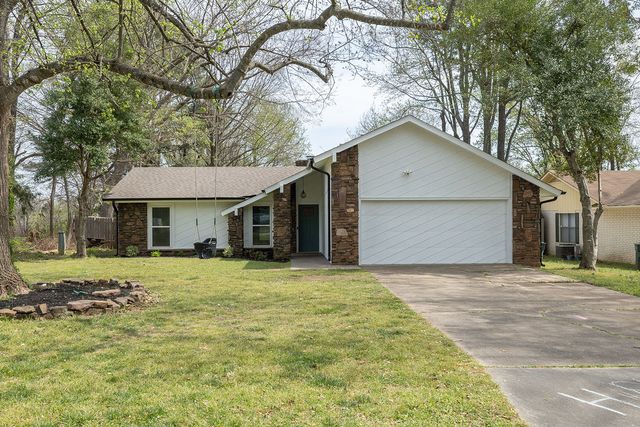 3774 N Whippoorwill Court, Fayetteville, AR 72701