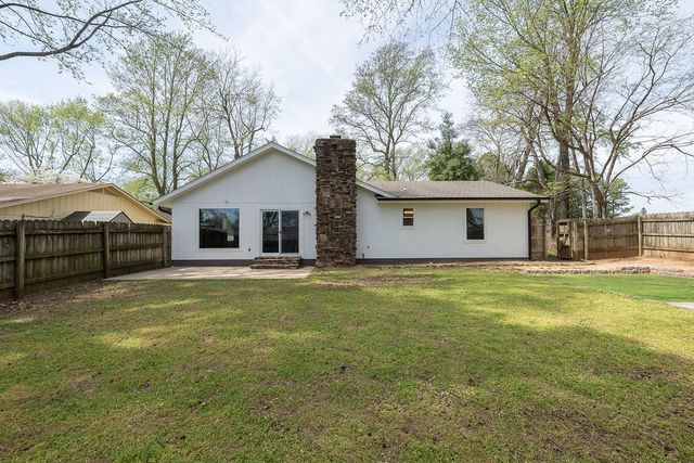 3774 N Whippoorwill Court, Fayetteville, AR 72701