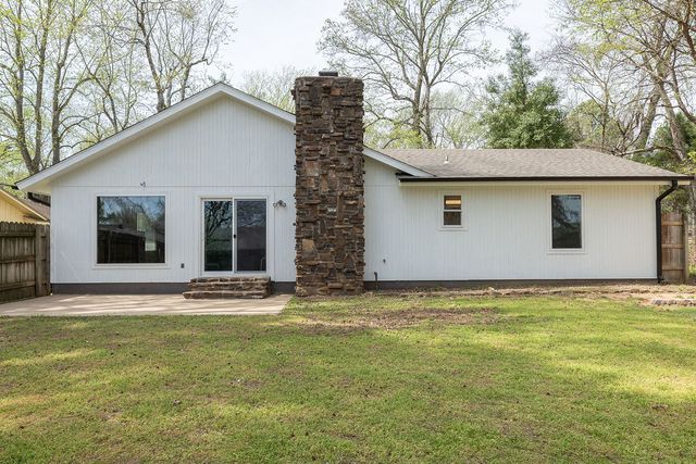 3774 N Whippoorwill Court, Fayetteville, AR 72701