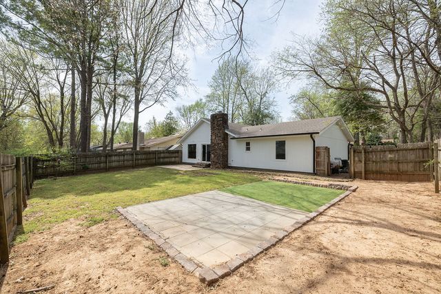 3774 N Whippoorwill Court, Fayetteville, AR 72701