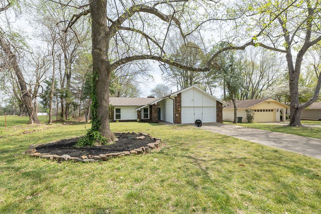 3774 N Whippoorwill Court, Fayetteville, AR 72701