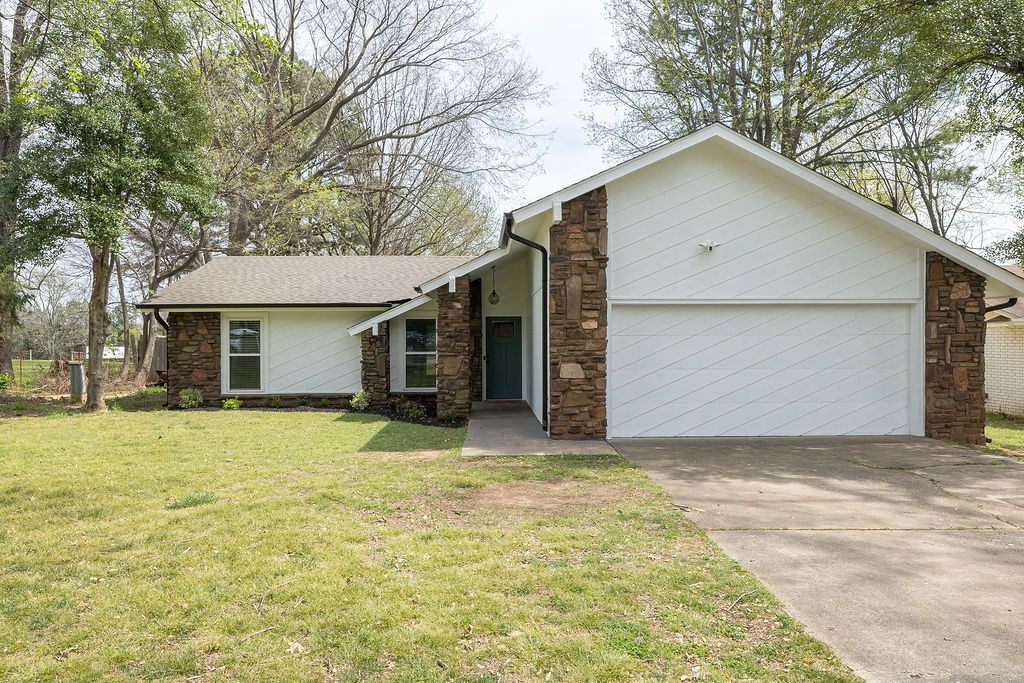3774 N Whippoorwill Court, Fayetteville, AR 72701