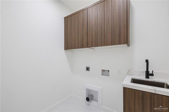 2705 E Pecos Road, Edinburg, TX 78542