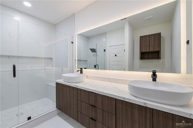 2705 E Pecos Road, Edinburg, TX 78542