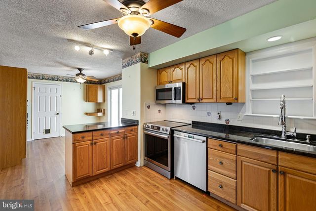 34 SARATOGA DR, New Castle, DE 19720