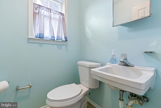 34 SARATOGA DR, New Castle, DE 19720