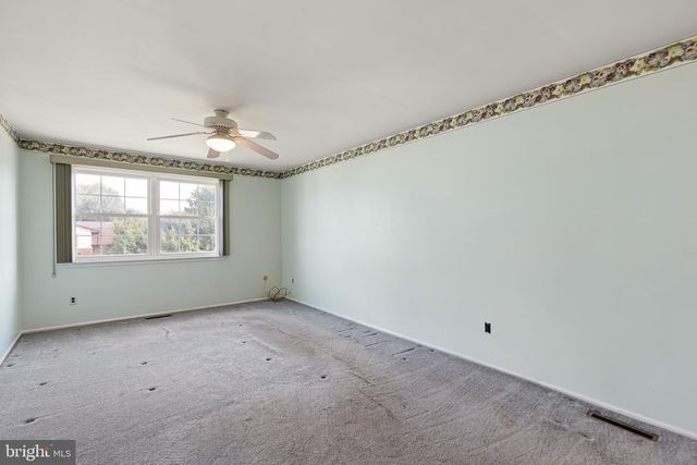 34 SARATOGA DR, New Castle, DE 19720
