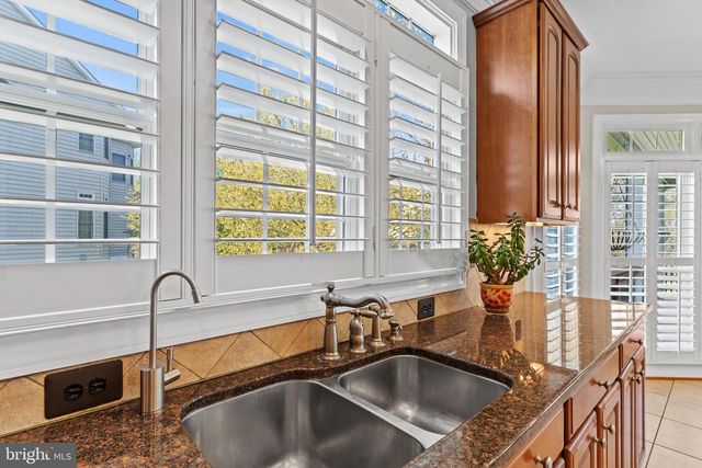 24176 SPRING MEADOW CIR, Aldie, VA 20105