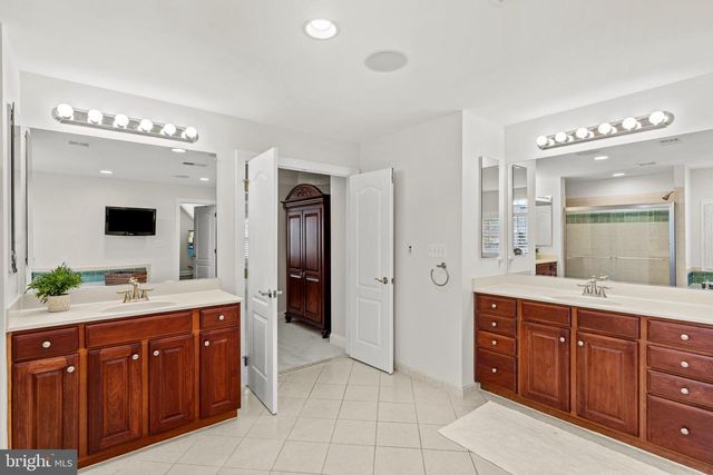 24176 SPRING MEADOW CIR, Aldie, VA 20105