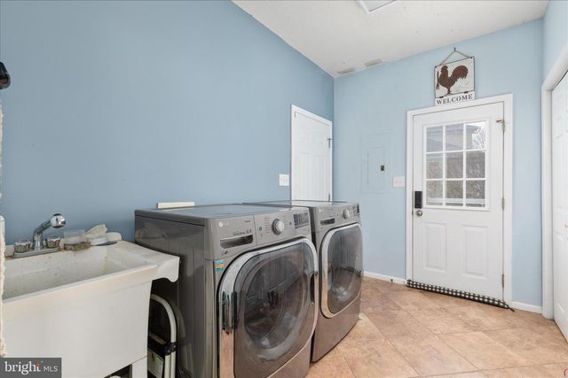 608 KERNSTOWN CT, Winchester, VA 22601