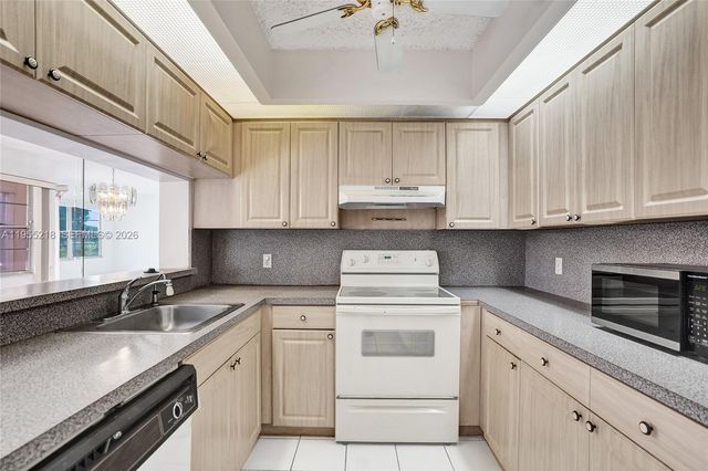 900 SW 128th Avenue 103D, Pembroke Pines, FL 33027