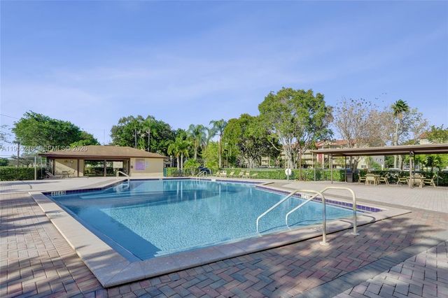 900 SW 128th Avenue 103D, Pembroke Pines, FL 33027