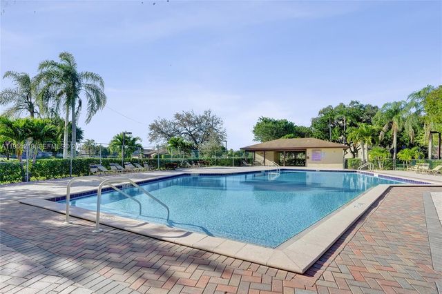 900 SW 128th Avenue 103D, Pembroke Pines, FL 33027