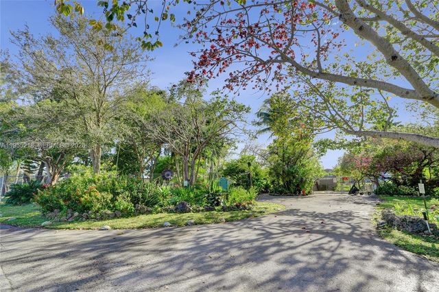 900 SW 128th Avenue 103D, Pembroke Pines, FL 33027
