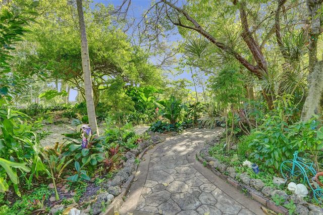 900 SW 128th Avenue 103D, Pembroke Pines, FL 33027