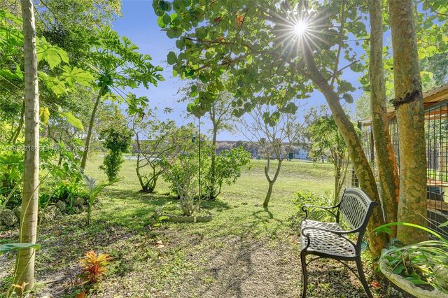 900 SW 128th Avenue 103D, Pembroke Pines, FL 33027