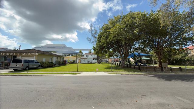 1545 NW 8th Ter, Miami, FL 33125