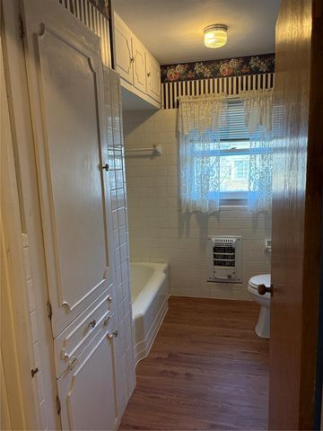 984 N Monroe Street, La Grange, TX 78945