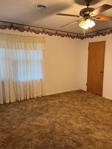 984 N Monroe Street, La Grange, TX 78945