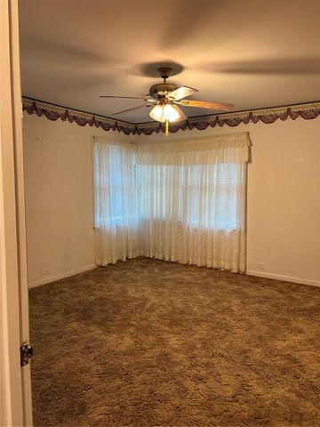 984 N Monroe Street, La Grange, TX 78945