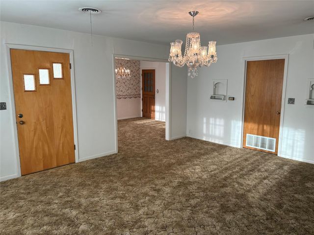 984 N Monroe Street, La Grange, TX 78945