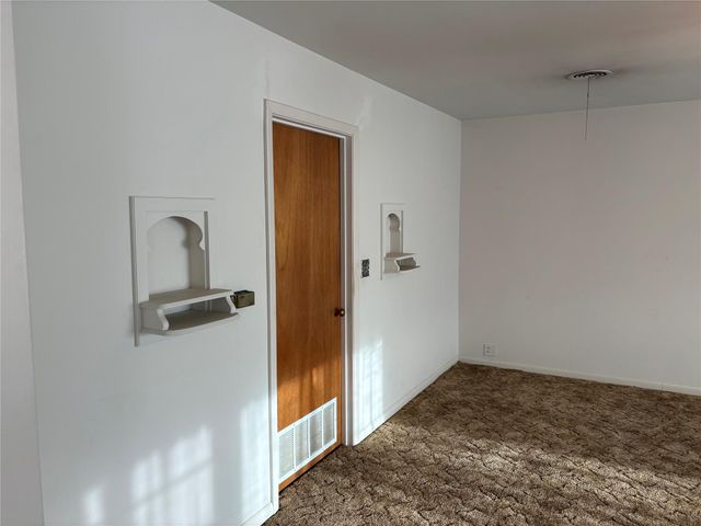 984 N Monroe Street, La Grange, TX 78945