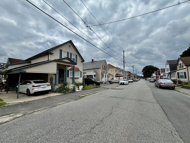 133 Farmland Road, Lowell, MA 01850