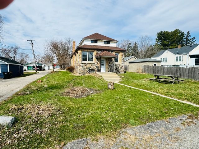 42129 N 2nd Avenue, Antioch, IL 60002