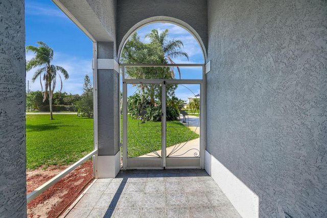 2704 SE Eagle Drive, Port St. Lucie, FL 34984