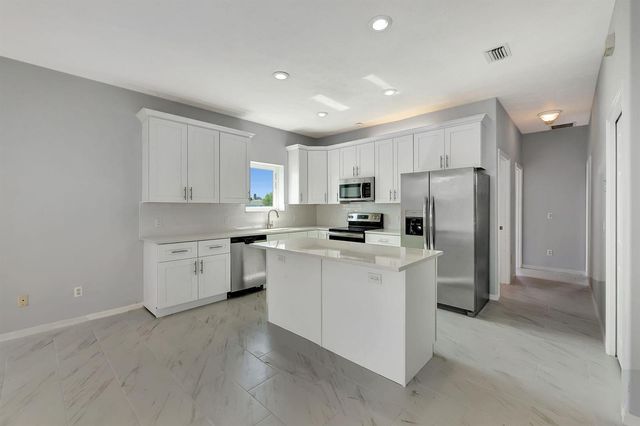 2704 SE Eagle Drive, Port St. Lucie, FL 34984