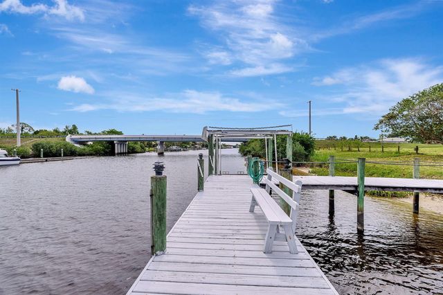 2704 SE Eagle Drive, Port St. Lucie, FL 34984