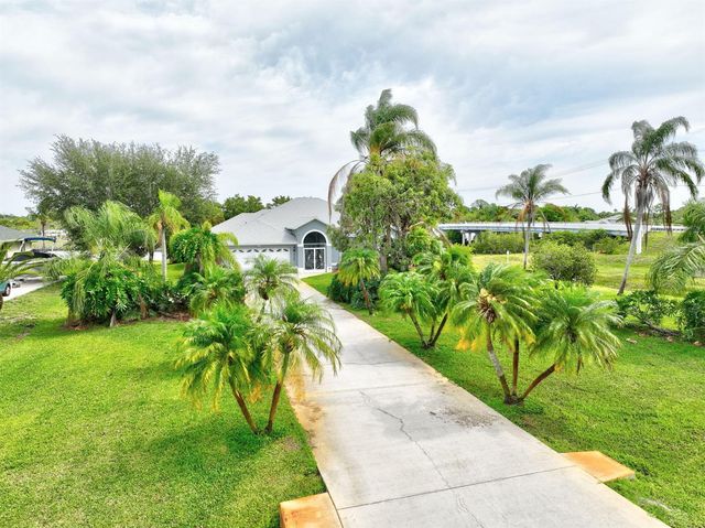 2704 SE Eagle Drive, Port St. Lucie, FL 34984
