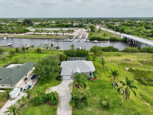 2704 SE Eagle Drive, Port St. Lucie, FL 34984