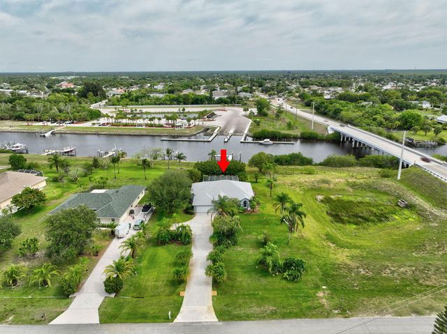 2704 SE Eagle Drive, Port St. Lucie, FL 34984