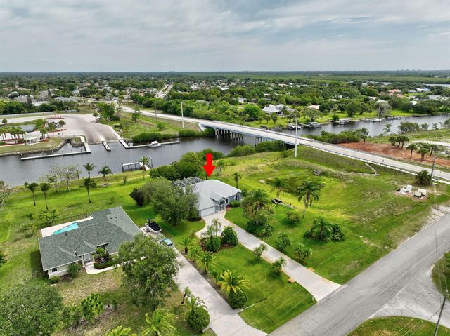 2704 SE Eagle Drive, Port St. Lucie, FL 34984