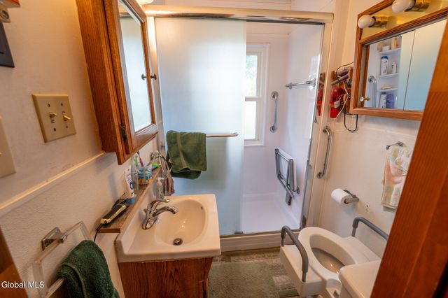 192 2nd Ave Extension, Gloversville, NY 12078