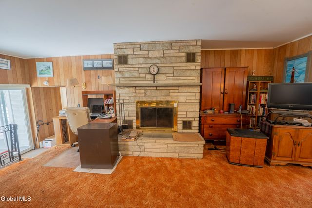 192 2nd Ave Extension, Gloversville, NY 12078