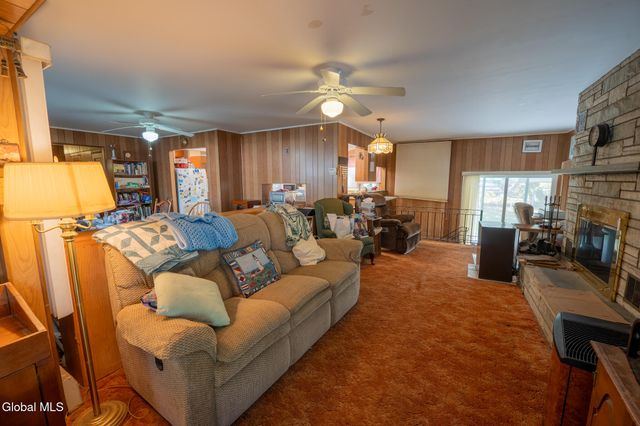 192 2nd Ave Extension, Gloversville, NY 12078