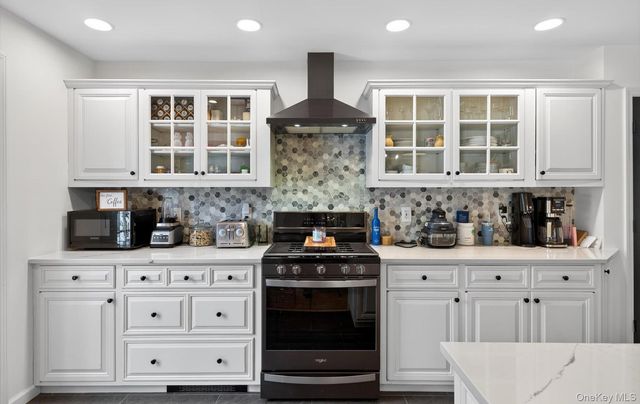 175 Evergreen Avenue, Smithtown, NY 11787