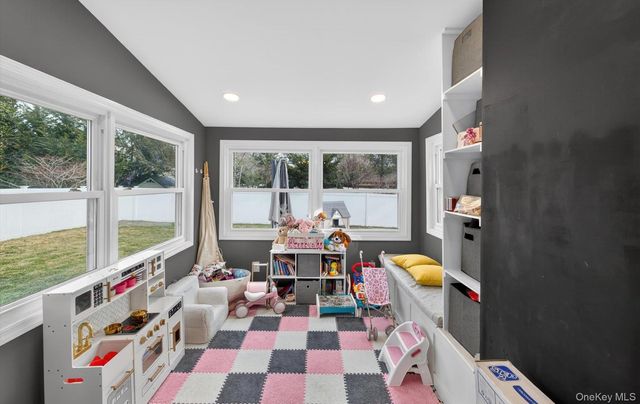 175 Evergreen Avenue, Smithtown, NY 11787