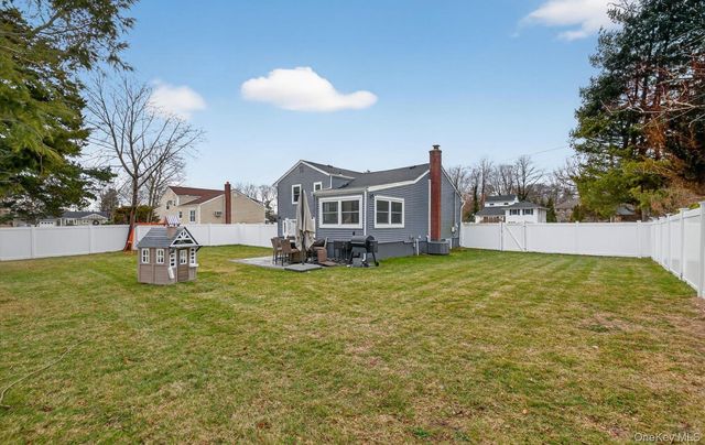 175 Evergreen Avenue, Smithtown, NY 11787