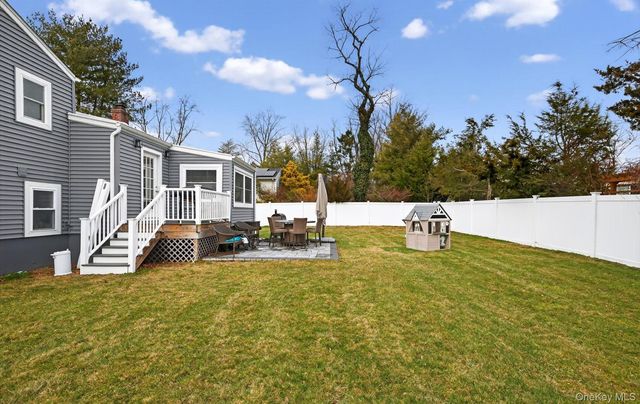 175 Evergreen Avenue, Smithtown, NY 11787