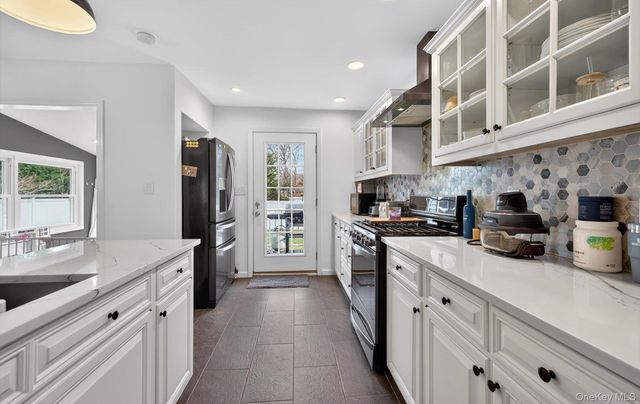 175 Evergreen Avenue, Smithtown, NY 11787